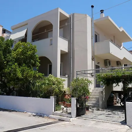Rosy's House With Amenities Near Chania Nyaraló